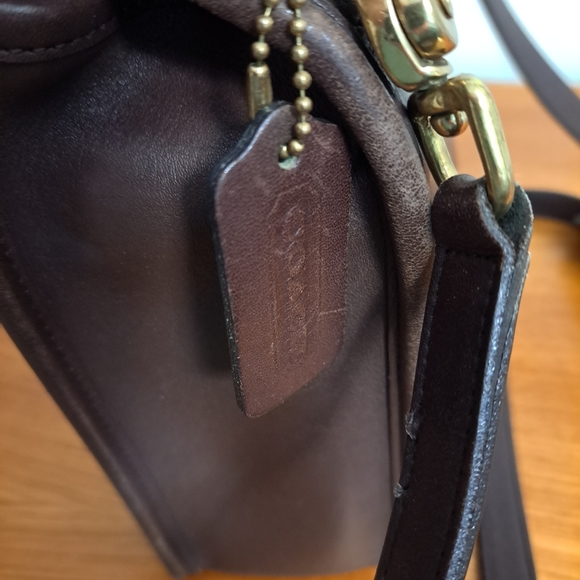 Authentic brown Coach Willis bag with stamped serial number inside & Coach tag - Picture 3 of 6